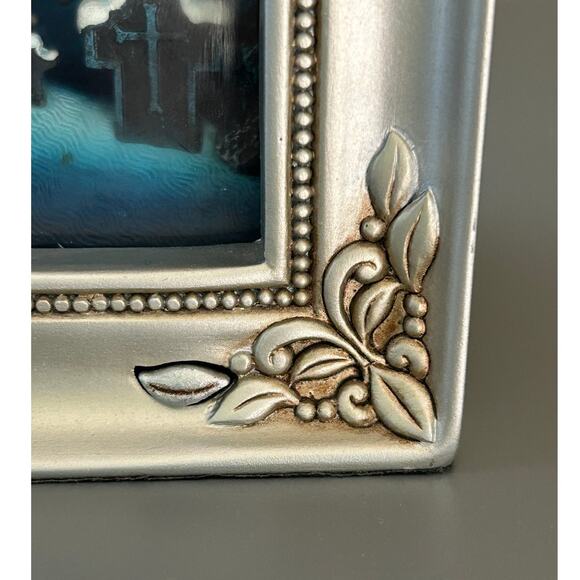 Disney Gallery of Light Jack & Sally Embrace Light Up Mini Nightmare Halloween - Picture 4 of 9